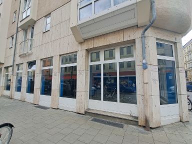 Fenster im Erdgeschoss eines Gebäudes