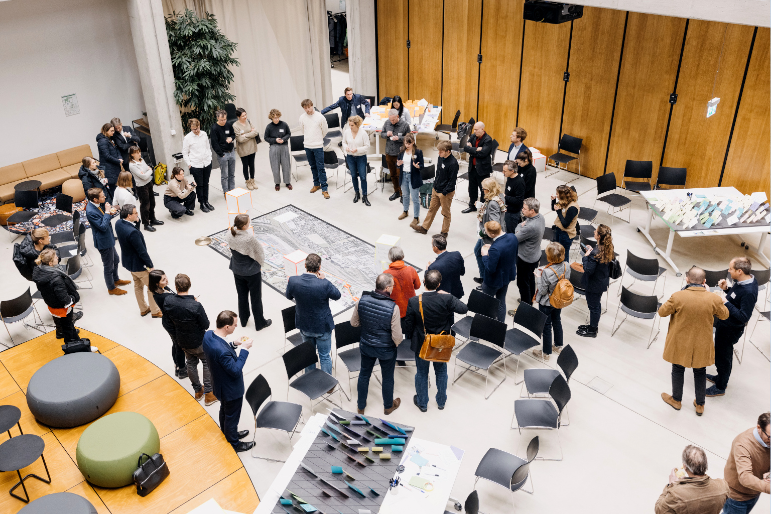 Etwa 30 Workshopteilnehmer*innen im Munich Urban Colab