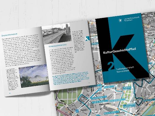 Fotografie der aufgeschlagenen Broschüre