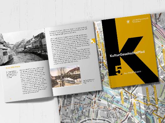 Fotografie der aufgeschlagenen Broschüre KulturGeschichtsPfad Au-Haidhausen