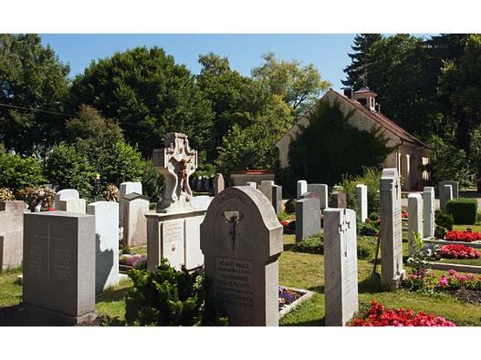 Gräber im Friedhof Lochhausen