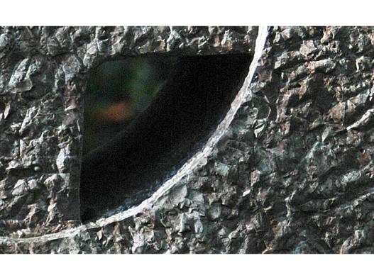 Skulptur im Friedhof Neuhausen